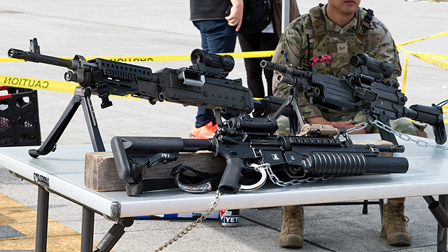 実銃展示